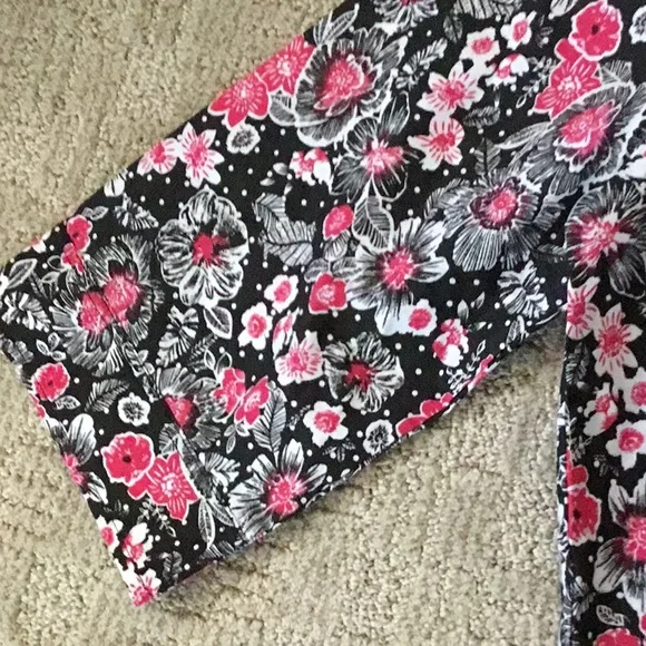 American Sweetheart Size L Black w/hot pink blouse - Picture 2 of 7